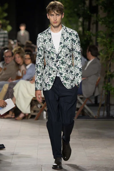 Look 22